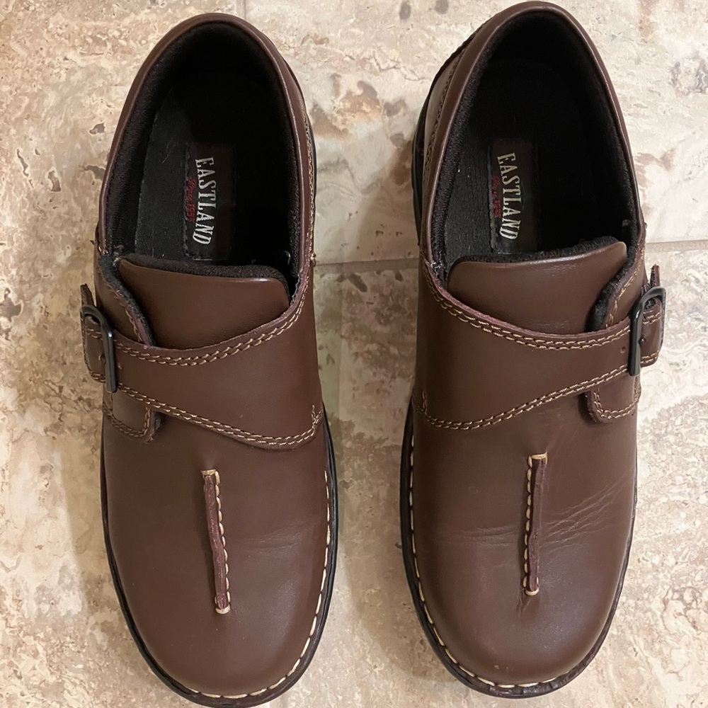 Eastland Syracuse slip-on, 8W, excellent condition.